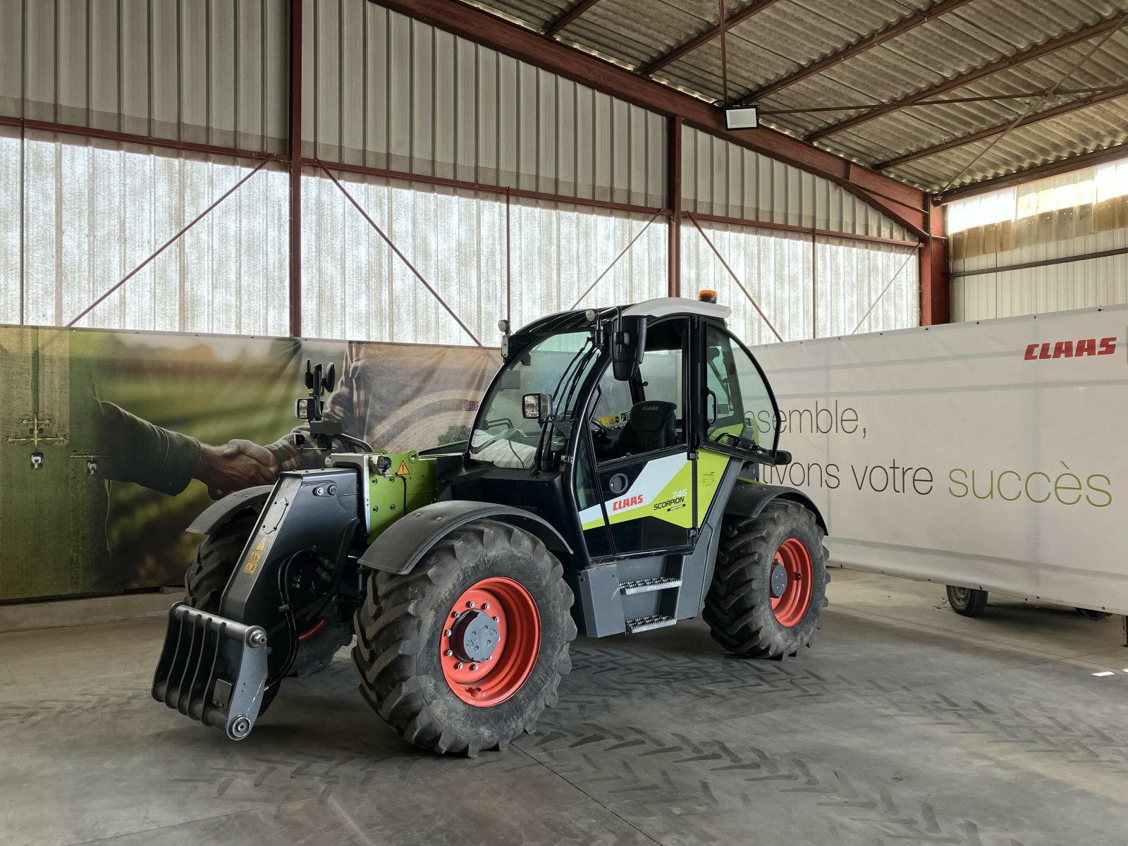 Teleskoplader typu CLAAS SCORPION 746 VP, Gebrauchtmaschine v AUTUN (Obrázek 1)