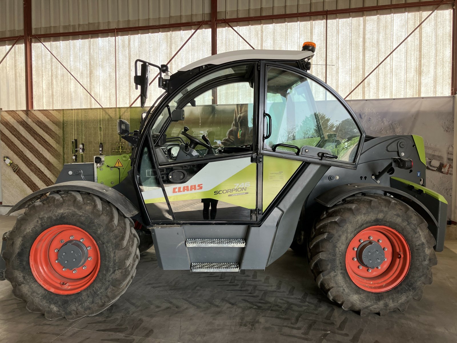 Teleskoplader typu CLAAS SCORPION 746 VP, Gebrauchtmaschine v AUTUN (Obrázek 2)