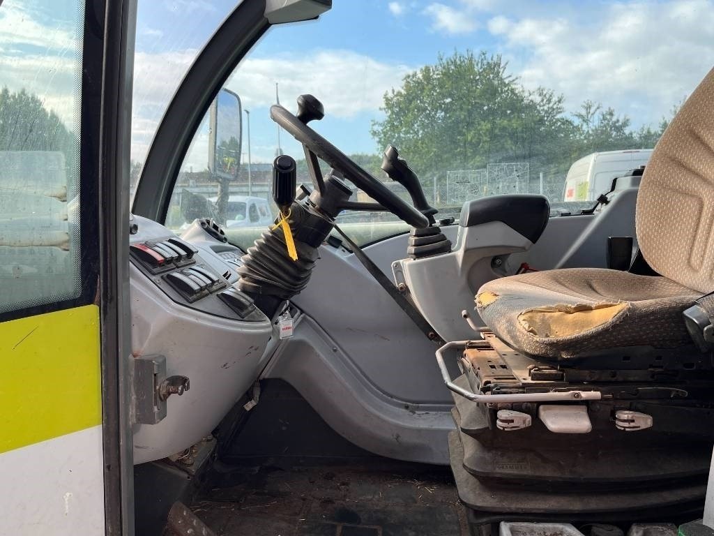 Teleskoplader of the type CLAAS SCORPION 9040, Gebrauchtmaschine in Kolding (Picture 6)