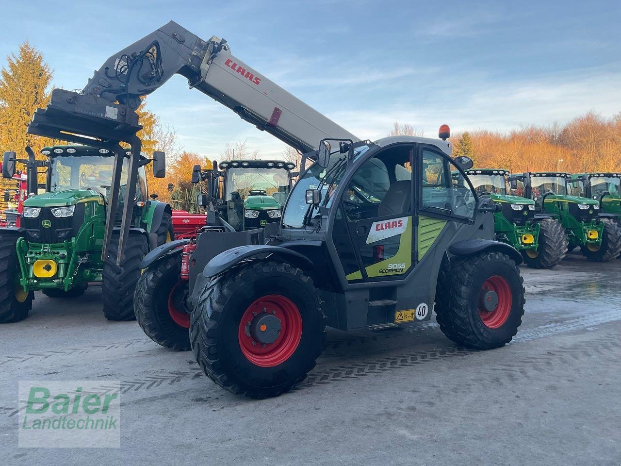 Teleskoplader des Typs CLAAS SCORPION 9055, Gebrauchtmaschine in OBERNDORF-HOCHMOESSINGEN (Bild 1)