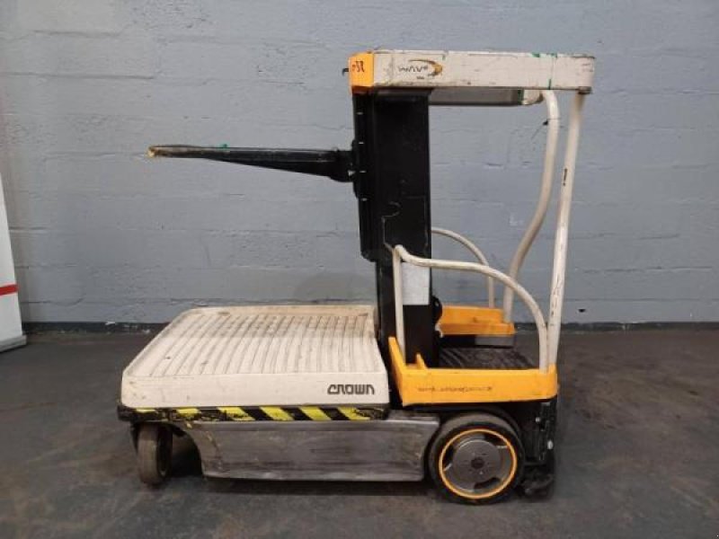 Teleskoplader Türe ait Crown WAVE60-118, Gebrauchtmaschine içinde senlis (resim 7)