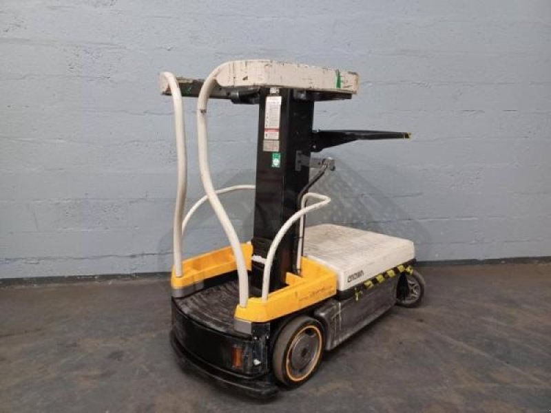 Teleskoplader Türe ait Crown WAVE60-118, Gebrauchtmaschine içinde senlis (resim 3)