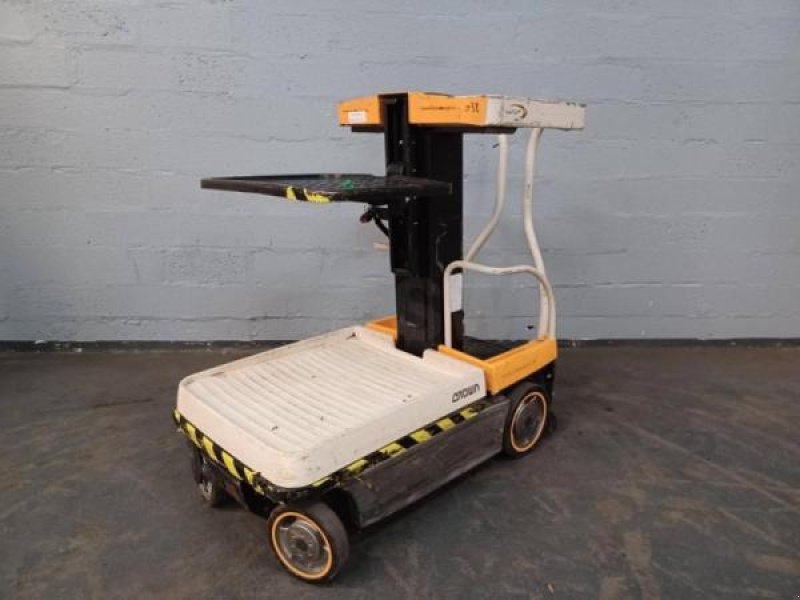 Teleskoplader Türe ait Crown WAVE60-118, Gebrauchtmaschine içinde senlis (resim 8)