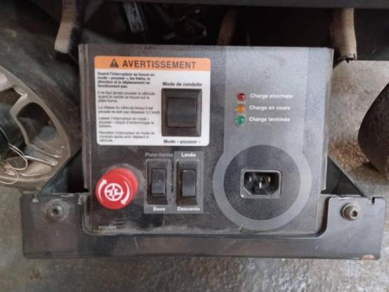 Teleskoplader Türe ait Crown WAVE60-118, Gebrauchtmaschine içinde senlis (resim 10)