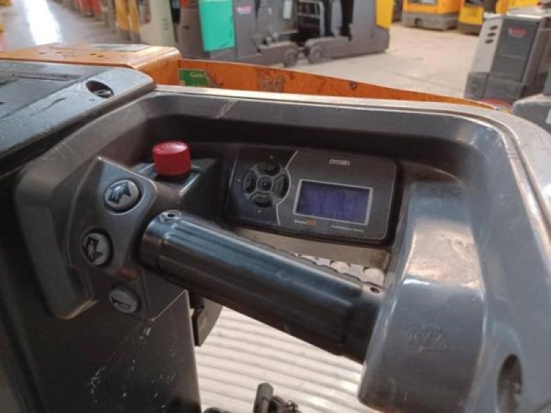 Teleskoplader Türe ait Crown WAVE60-118, Gebrauchtmaschine içinde senlis (resim 9)