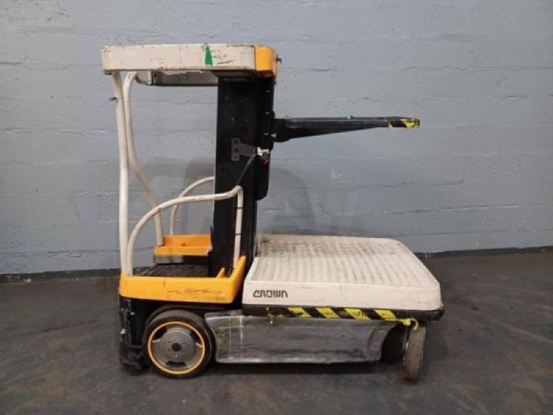 Teleskoplader Türe ait Crown WAVE60-118, Gebrauchtmaschine içinde senlis (resim 2)