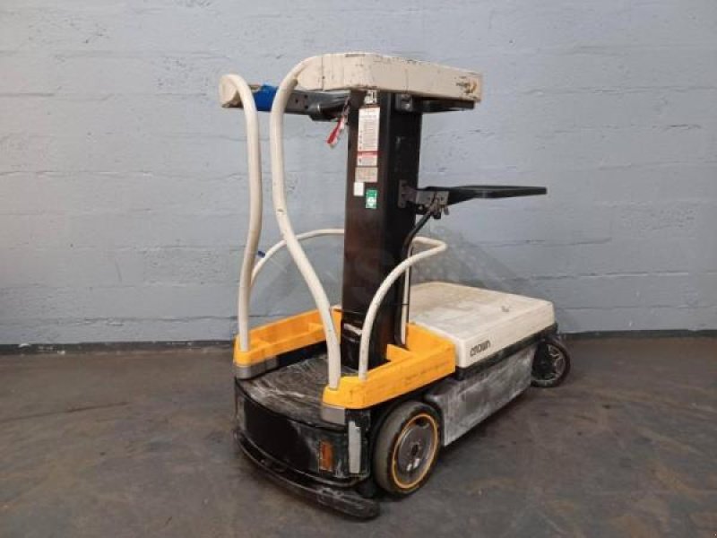 Teleskoplader типа Crown WAVE60-118, Gebrauchtmaschine в senlis (Фотография 4)