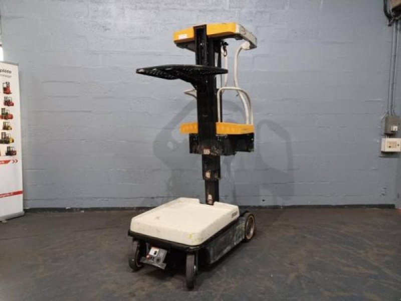 Teleskoplader типа Crown WAVE60-118, Gebrauchtmaschine в senlis (Фотография 1)