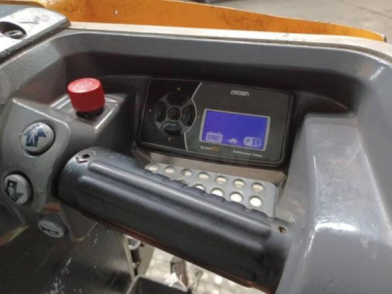 Teleskoplader типа Crown WAVE60-118, Gebrauchtmaschine в senlis (Фотография 9)