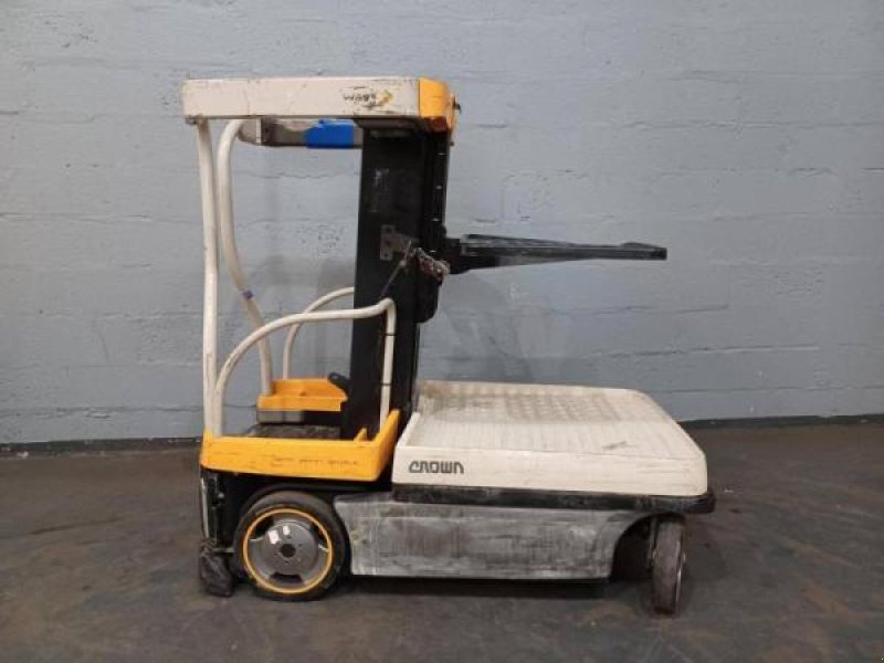 Teleskoplader типа Crown WAVE60-118, Gebrauchtmaschine в senlis (Фотография 3)