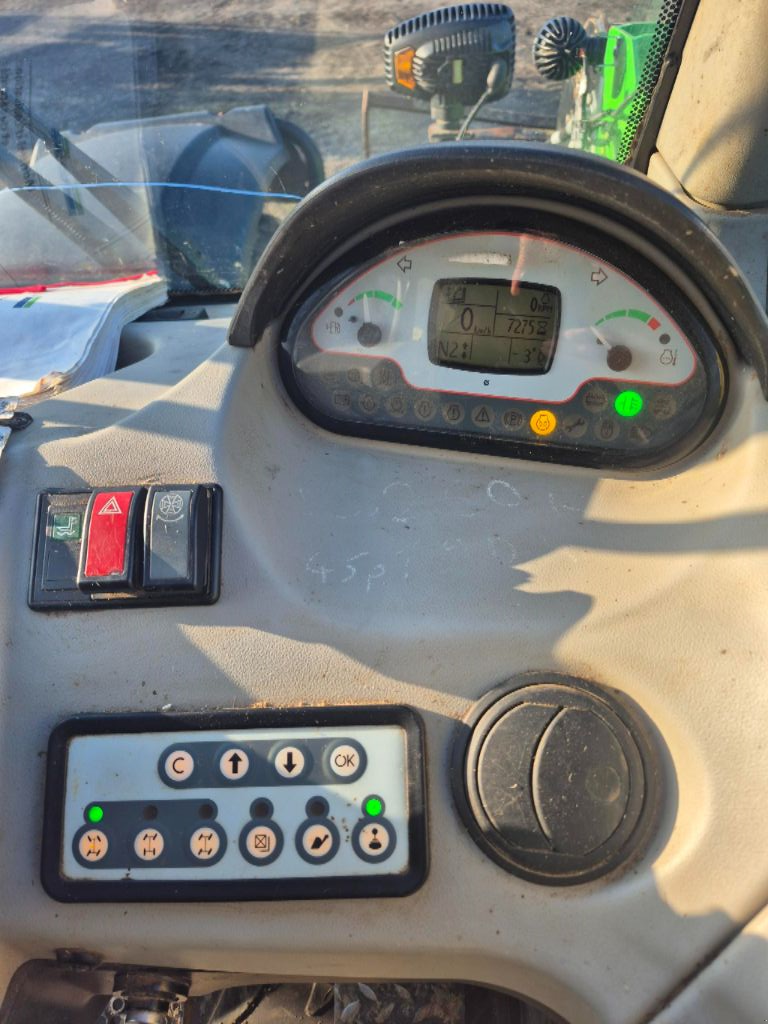 Teleskoplader van het type Deutz-Fahr Agrovector 37.7, Gebrauchtmaschine in Savigny sur Braye (Foto 8)