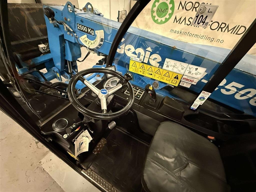 Teleskoplader от тип Genie GTH-2506 Skuffe og pallegaffel, Gebrauchtmaschine в Ølen (Снимка 8)
