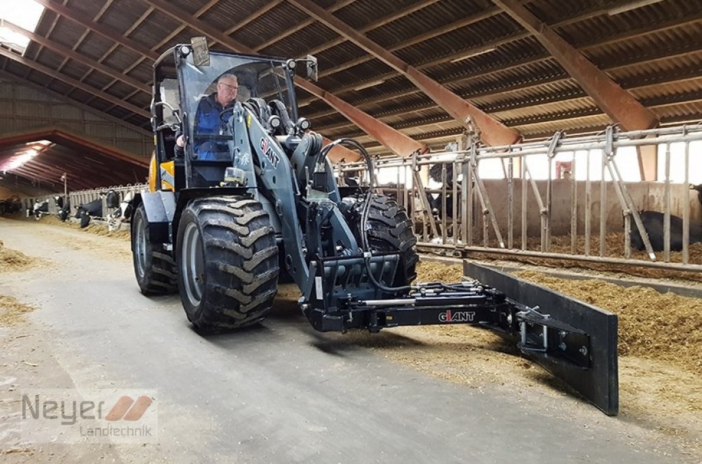 Teleskoplader des Typs GiANT G3500 TELE, Neumaschine in Bad Waldsee Mennisweiler (Bild 9)
