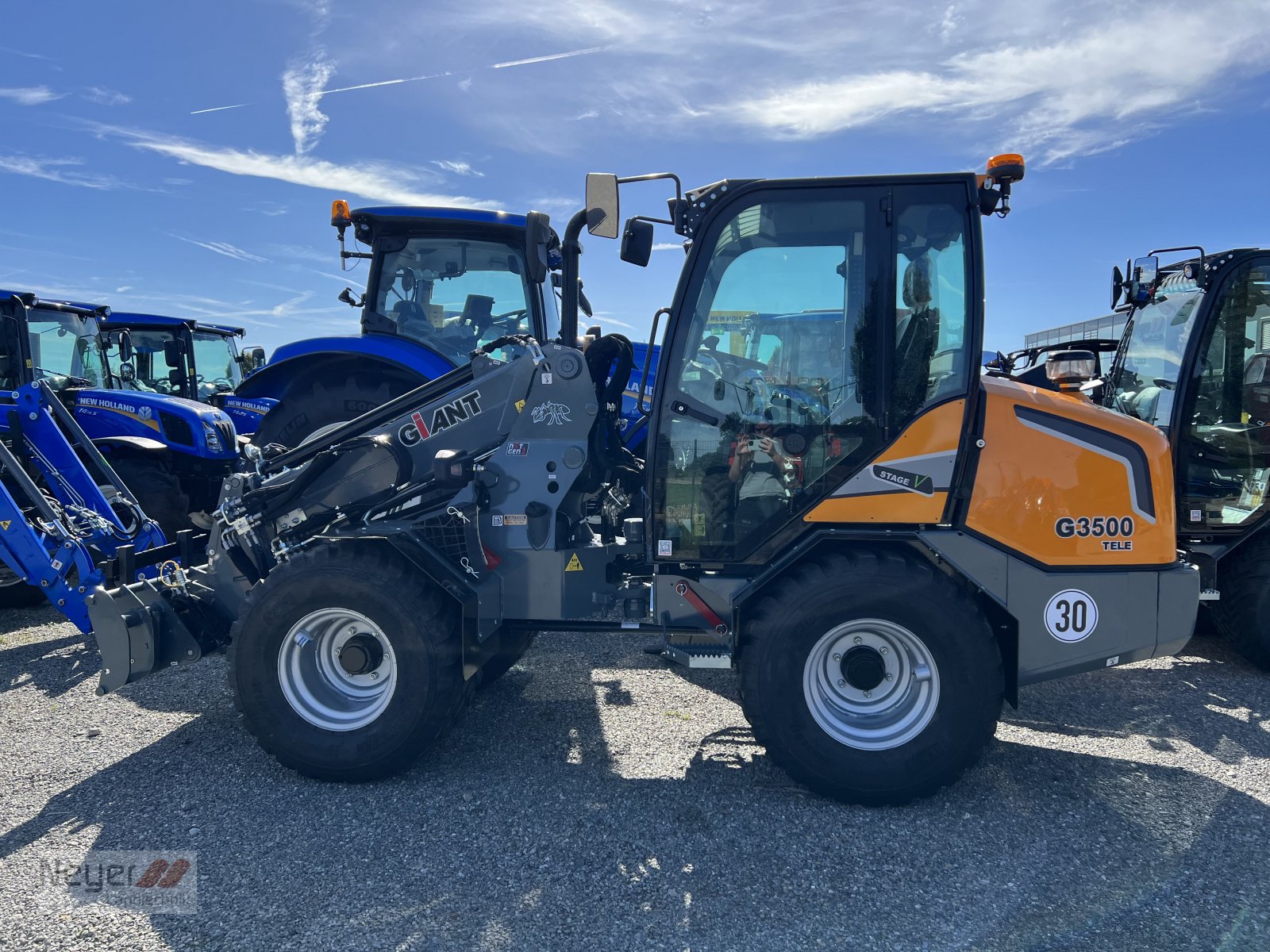 Teleskoplader des Typs GiANT G3500 TELE, Neumaschine in Bad Waldsee Mennisweiler (Bild 1)