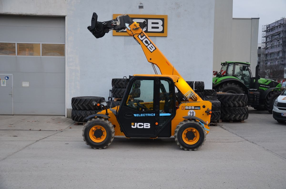 Teleskoplader des Typs JCB 525-60 E-TECH, Neumaschine in Wien (Bild 2)