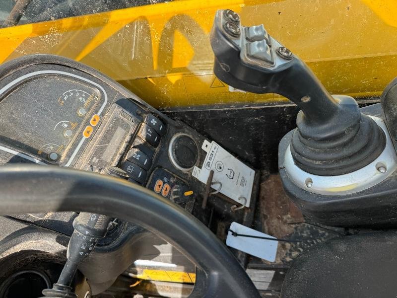 Teleskoplader des Typs JCB 531-70 AGRISUPER, Gebrauchtmaschine in Wargnies Le Grand (Bild 10)