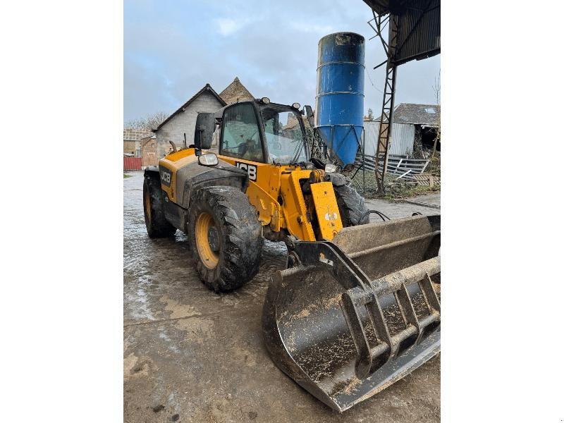 Teleskoplader типа JCB 531-70 AGRISUPER, Gebrauchtmaschine в ESCAUDOEUVRES (Фотография 2)