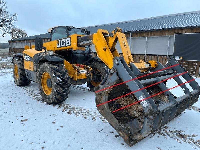 Teleskoplader des Typs JCB 531-70, Gebrauchtmaschine in SAINT-GERMAIN DU PUY (Bild 2)