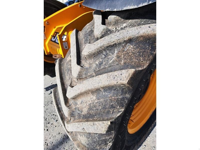 Teleskoplader des Typs JCB 535-95 AGRI SUP, Gebrauchtmaschine in SAINT-GERMAIN DU PUY (Bild 4)
