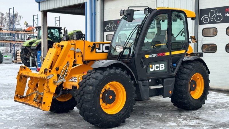 Teleskoplader del tipo JCB 542-70 AGRIPRO 50km/h 175 PS Garantie bis 2028/3000Bh, Gebrauchtmaschine In Neubrandenburg (Immagine 1)