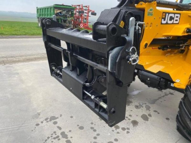Teleskoplader of the type JCB TM 320 S, Gebrauchtmaschine in Sorée (Picture 3)