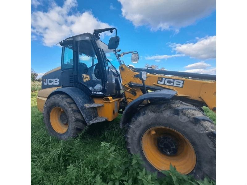 Teleskoplader des Typs JCB TM 320, Gebrauchtmaschine in PITHIVIERS Cedex (Bild 1)