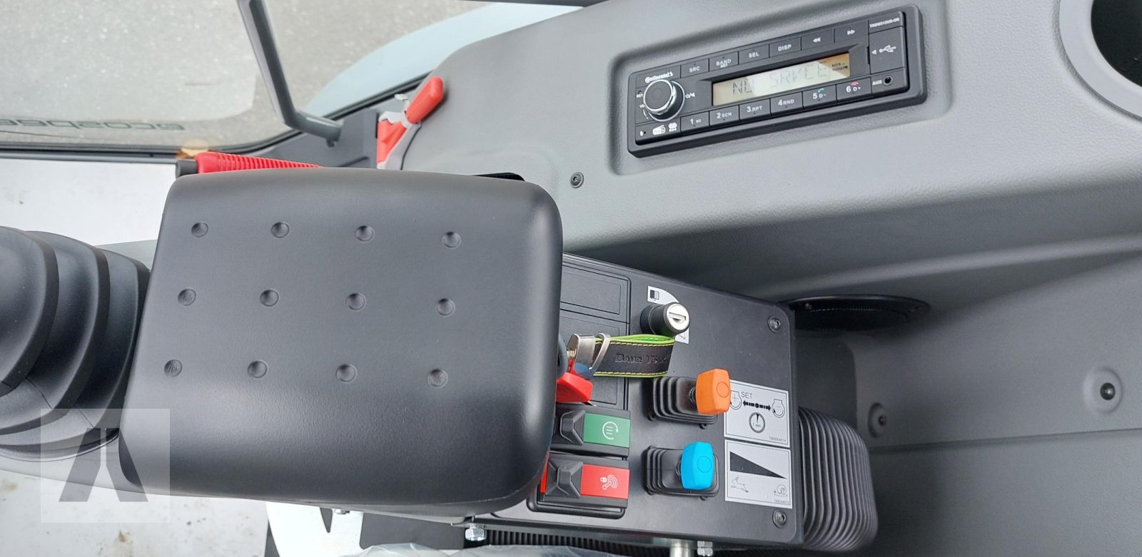 Teleskoplader of the type Kramer KL 30.8T, Neumaschine in Brunnen (Picture 9)