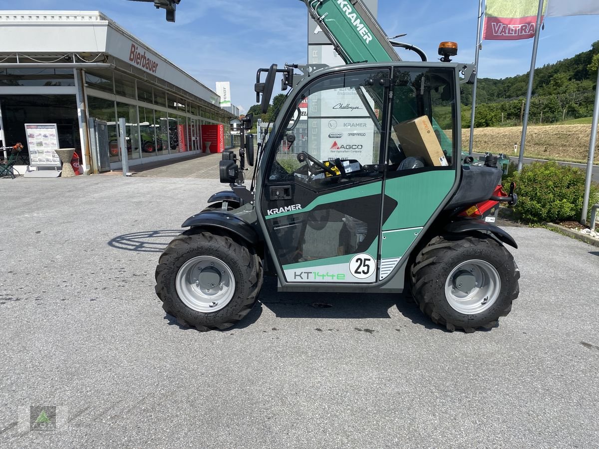Teleskoplader of the type Kramer KT 144, Neumaschine in Markt Hartmannsdorf (Picture 5)