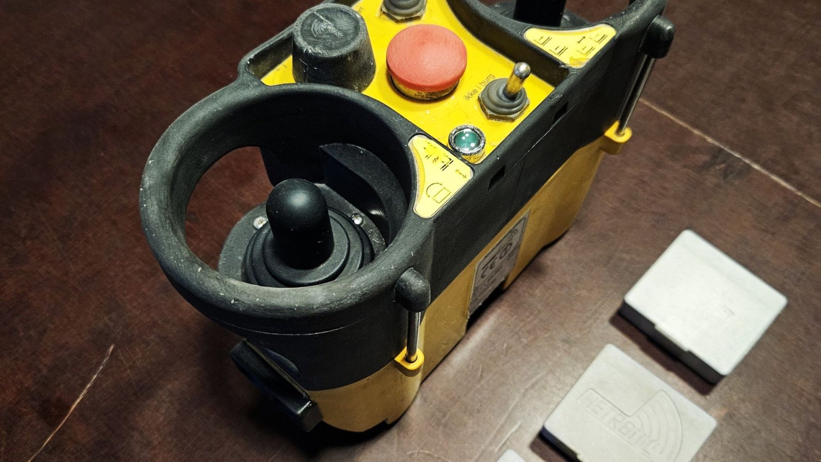 Teleskoplader typu Manitou Fjernbetjening / HETRONIC / inkl. 3 batterier / pæn og ordentlig stand, Gebrauchtmaschine v Arden (Obrázek 1)