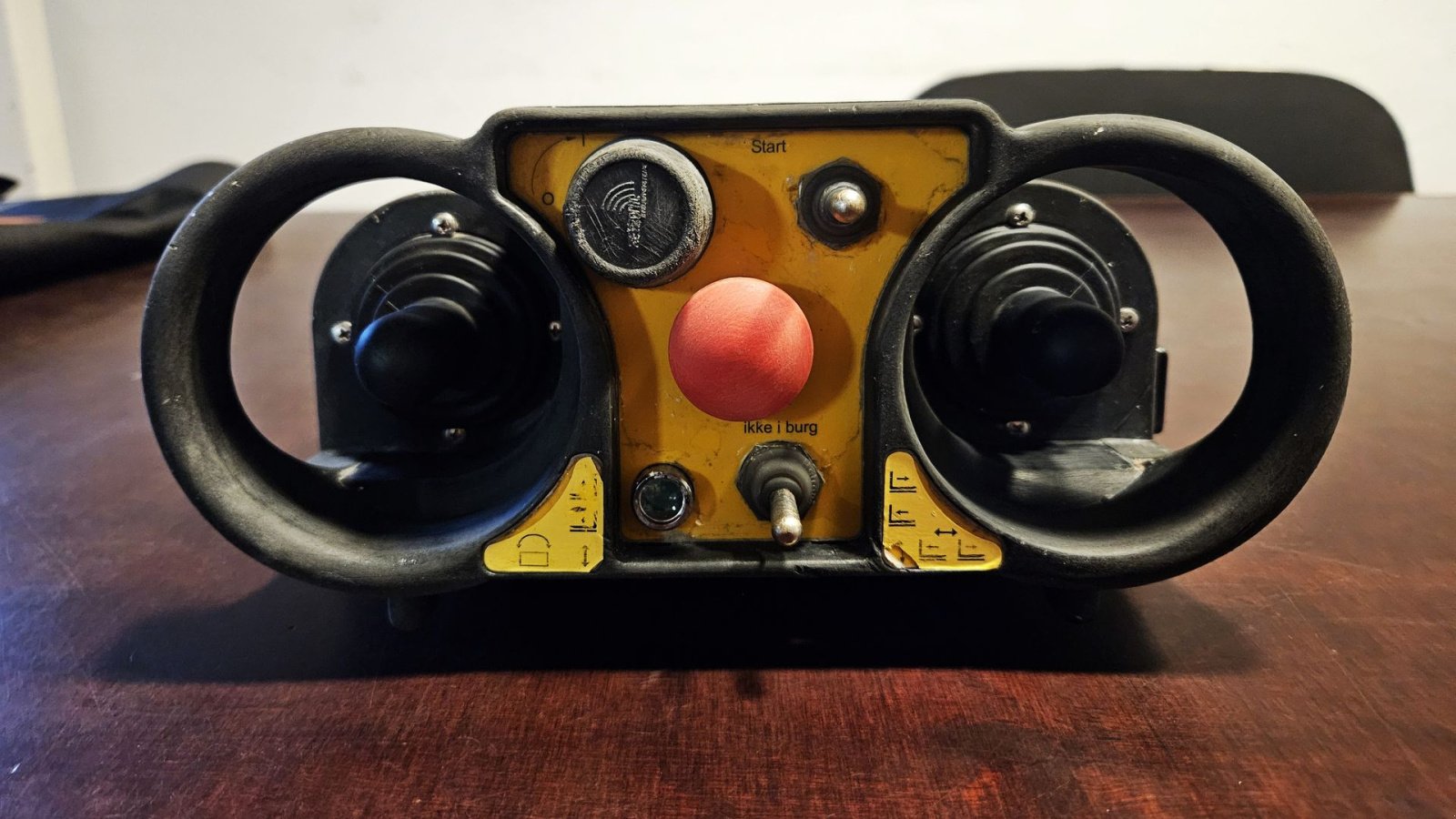 Teleskoplader typu Manitou Fjernbetjening / HETRONIC / inkl. 3 batterier / pæn og ordentlig stand, Gebrauchtmaschine v Arden (Obrázek 4)