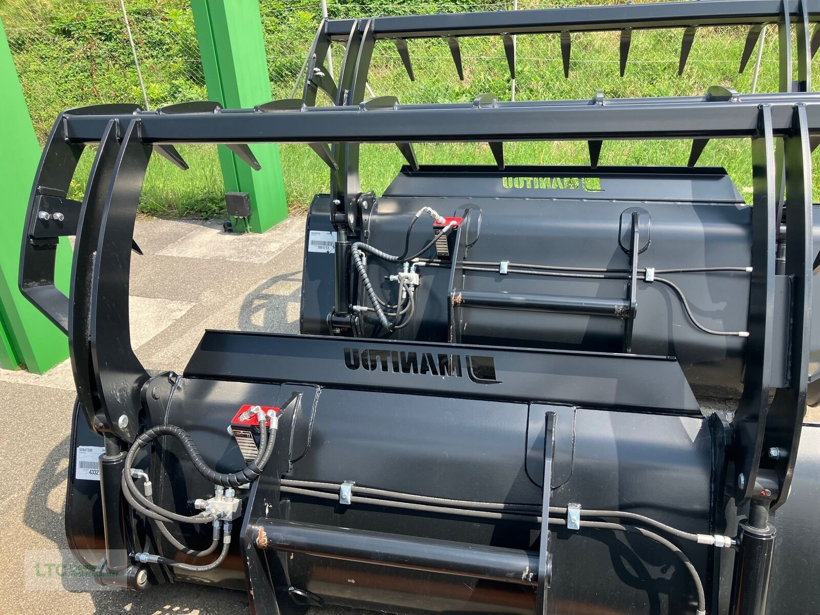 Teleskoplader of the type Manitou Greifschaufel CBG 2300/1350, Neumaschine in Korneuburg (Picture 7)