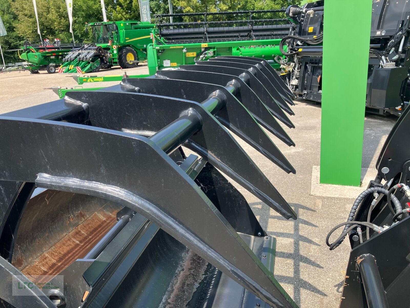 Teleskoplader of the type Manitou Greifschaufel CBG 2300/1350, Neumaschine in Korneuburg (Picture 2)