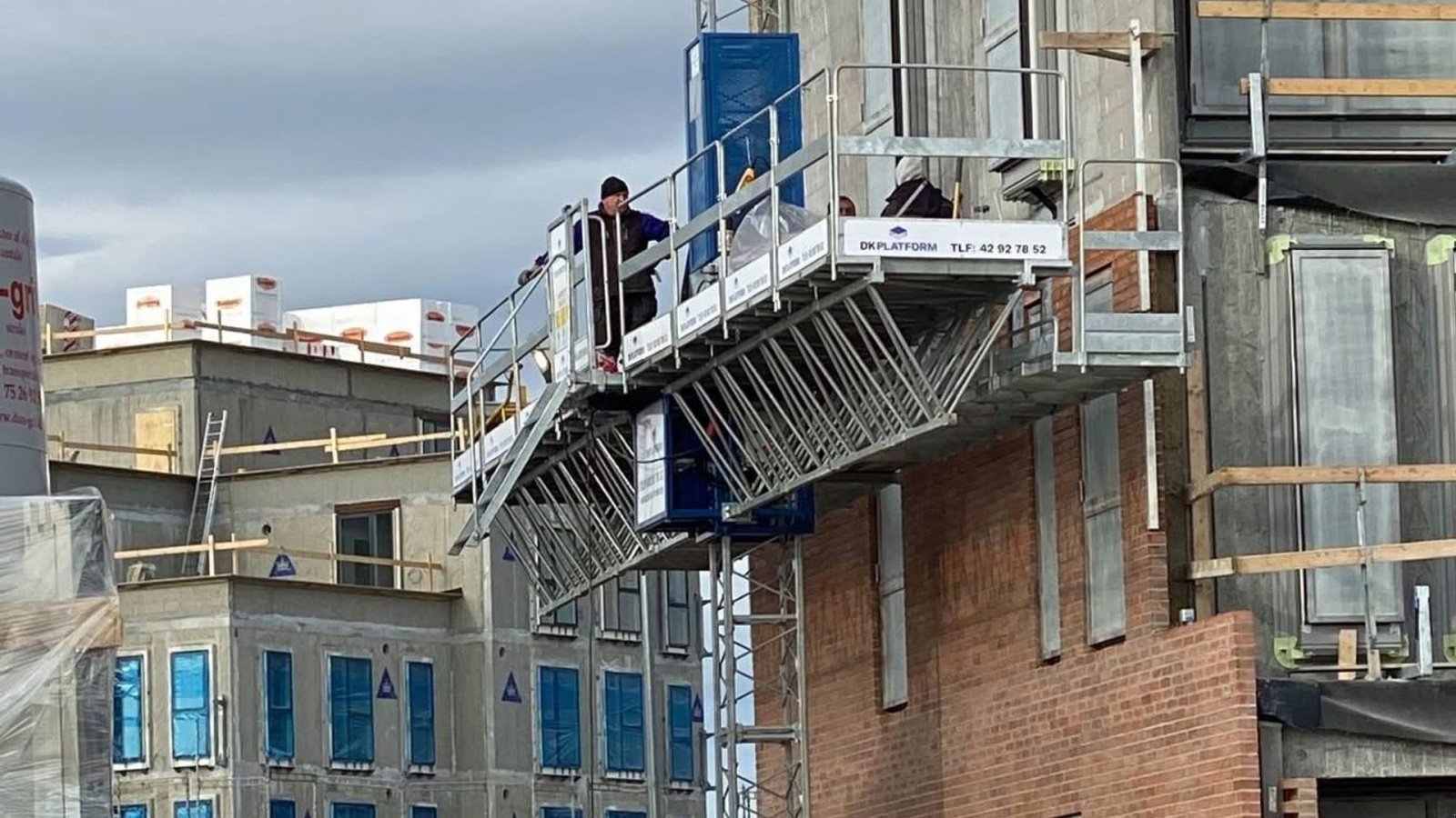 Teleskoplader of the type Manitou Mandskabskurv arbejdsplatformen, Byggeelevatorer, mastklatreplatforme, byggehejs, Climber, buildclimber, Gebrauchtmaschine in Lintrup (Picture 24)