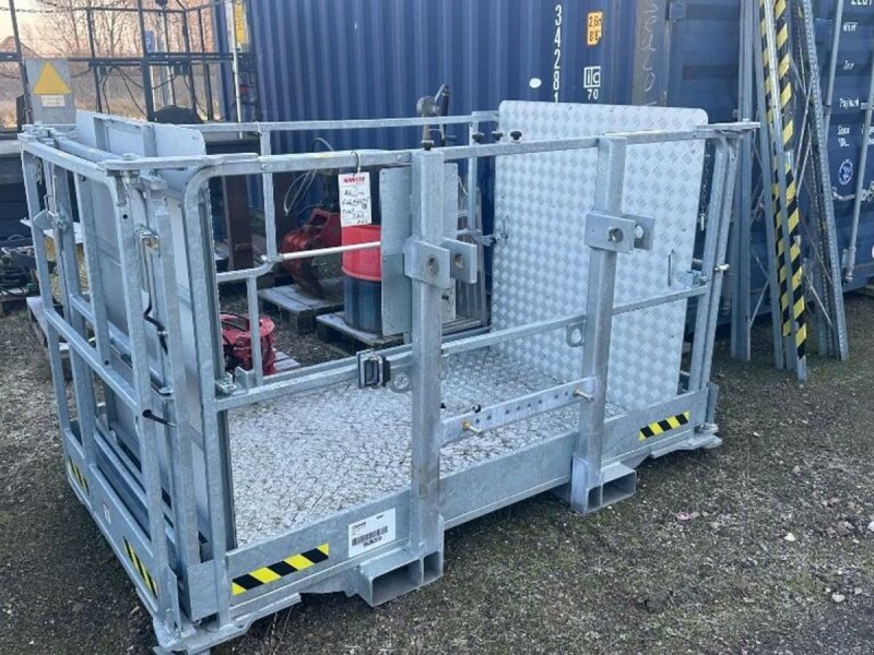 Teleskoplader del tipo Manitou Mandskabskurv, Gebrauchtmaschine en Rødovre