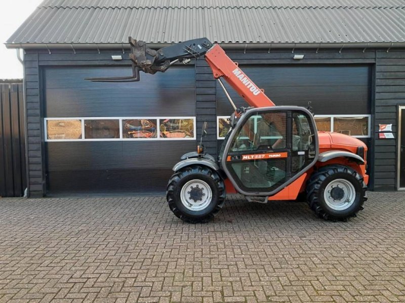Teleskoplader typu Manitou MLT 627 T MU verreiker NL kenteken, Gebrauchtmaschine v Ederveen (Obrázek 1)