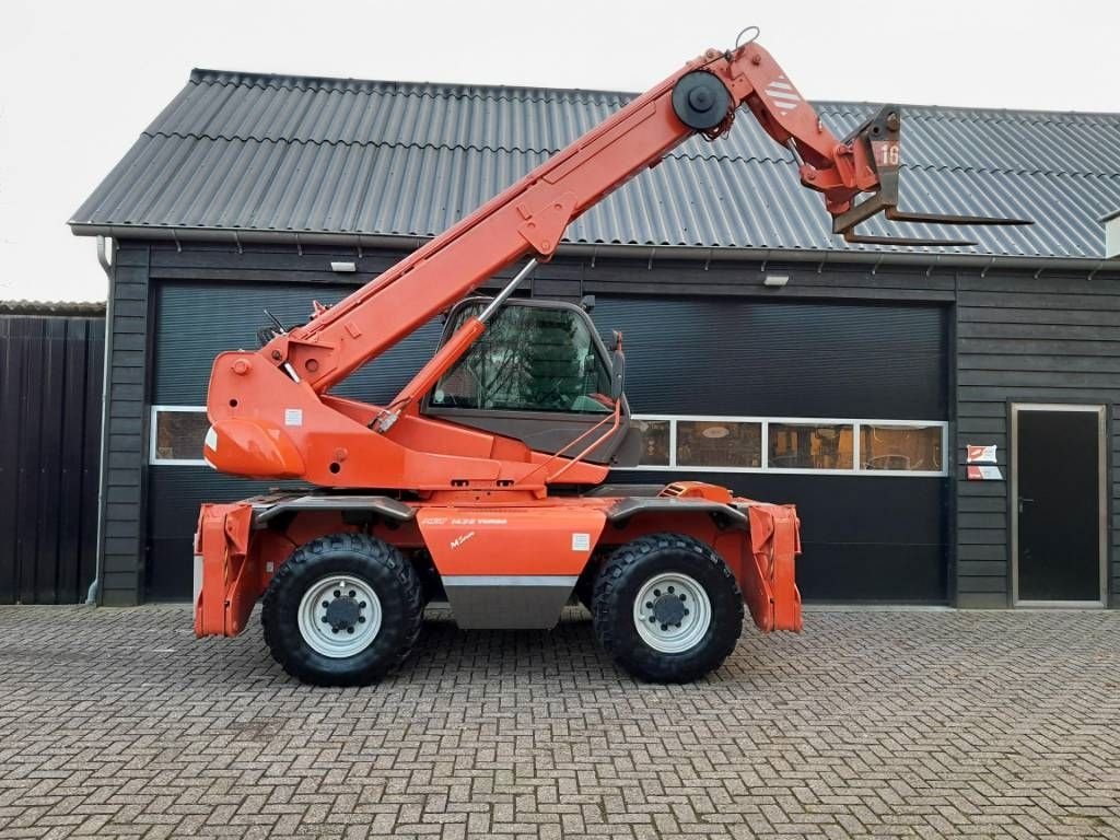Teleskoplader of the type Manitou MRT 1432 roterende verreiker - Zeer nette staat, Gebrauchtmaschine in Ederveen (Picture 3)