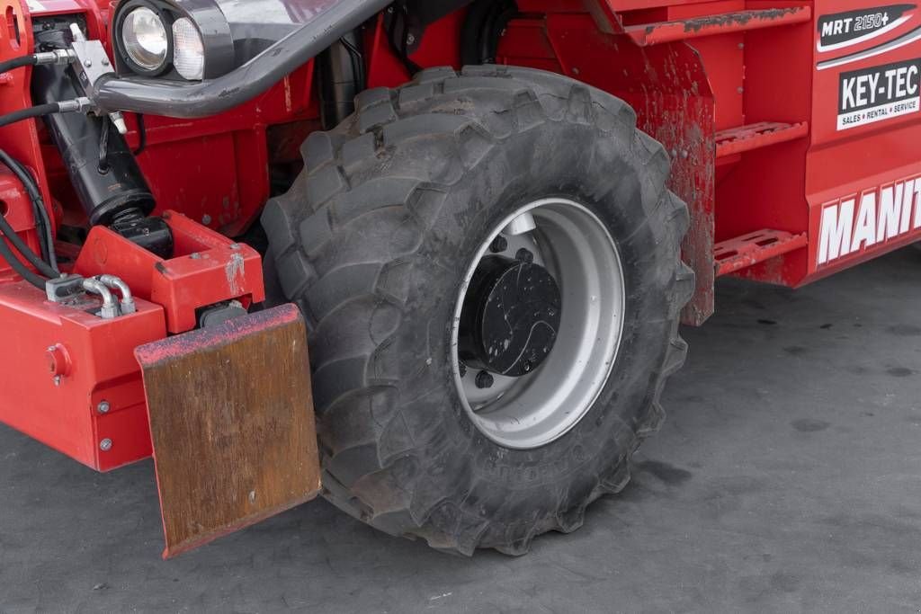 Teleskoplader a típus Manitou MRT 2150 Plus Privilege, Gebrauchtmaschine ekkor: Moerbeke (Kép 10)