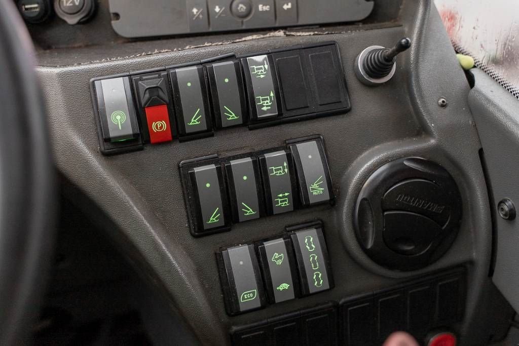 Teleskoplader of the type Manitou MRT 2150 Plus, Gebrauchtmaschine in Moerbeke (Picture 5)