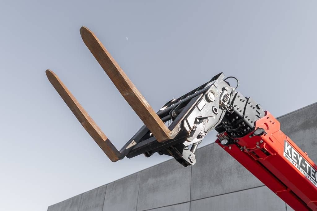 Teleskoplader des Typs Manitou MRT 2150 Plus, Gebrauchtmaschine in Moerbeke (Bild 9)