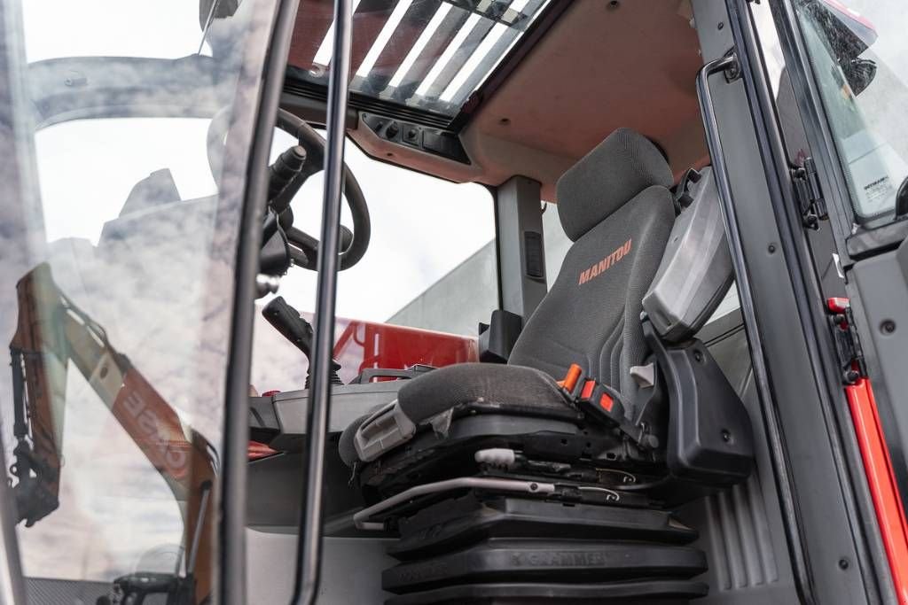 Teleskoplader tip Manitou MRT 2660, Gebrauchtmaschine in Moerbeke (Poză 7)