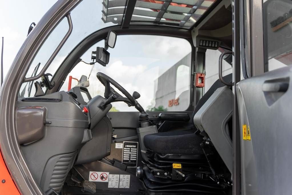 Teleskoplader tip Manitou MRT 3050+, Gebrauchtmaschine in Moerbeke (Poză 9)
