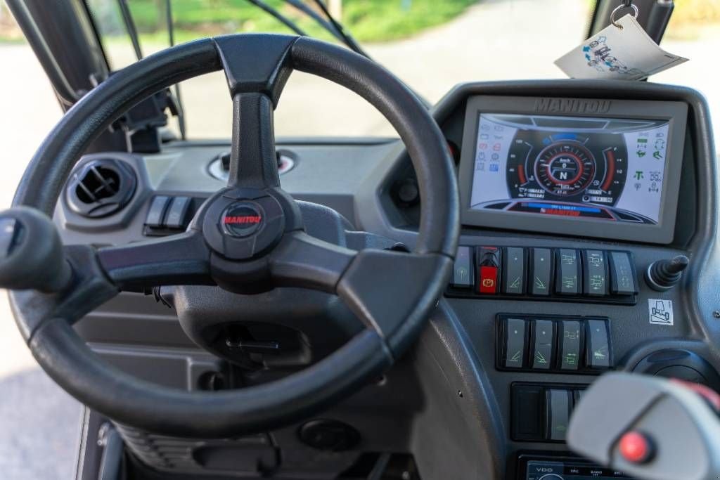 Teleskoplader tip Manitou MRT 3050+, Gebrauchtmaschine in Moerbeke (Poză 10)