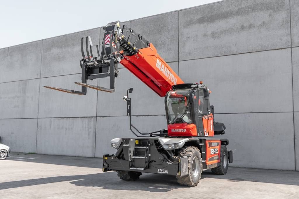 Teleskoplader of the type Manitou MRT 3060, Neumaschine in Moerbeke (Picture 1)