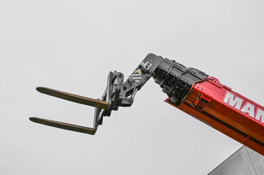 Teleskoplader typu Manitou MRT 3255, Gebrauchtmaschine v Moerbeke (Obrázek 9)