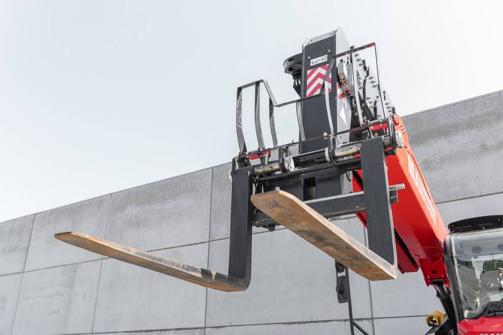 Teleskoplader of the type Manitou MRT 3570 360 210 Y, Gebrauchtmaschine in Moerbeke (Picture 9)