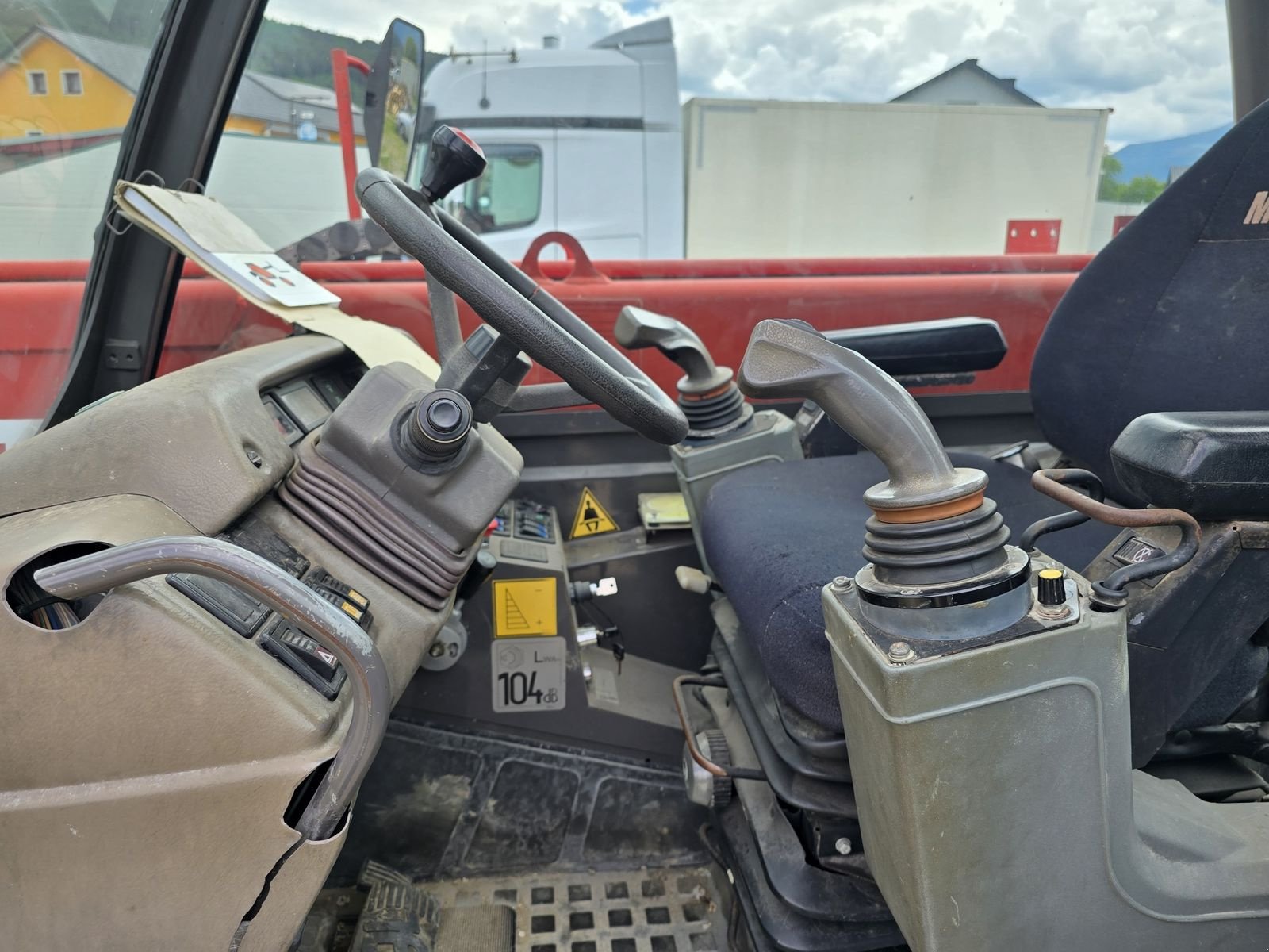 Teleskoplader of the type Manitou MRT1842, Gebrauchtmaschine in Gabersdorf (Picture 20)