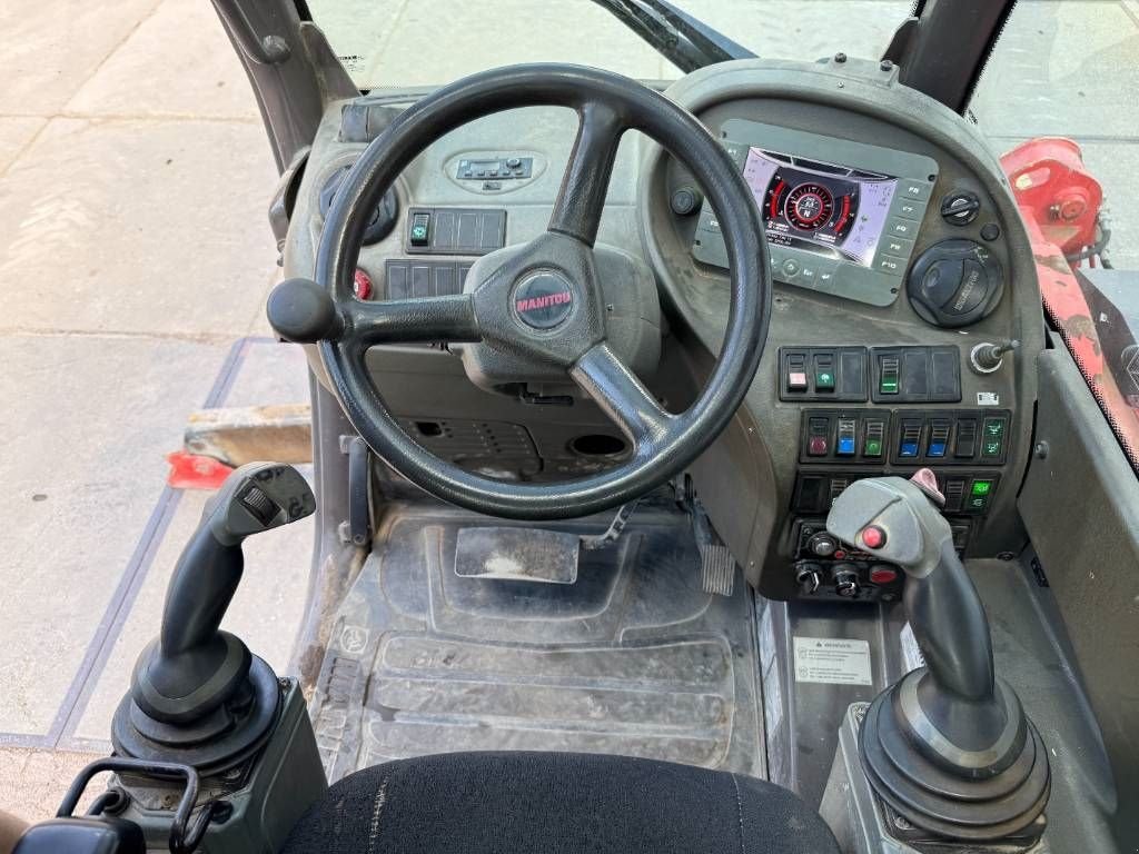 Teleskoplader del tipo Manitou MRT2150+ Privilege - Remote Control / 4x4x4 / AC, Gebrauchtmaschine In Veldhoven (Immagine 10)