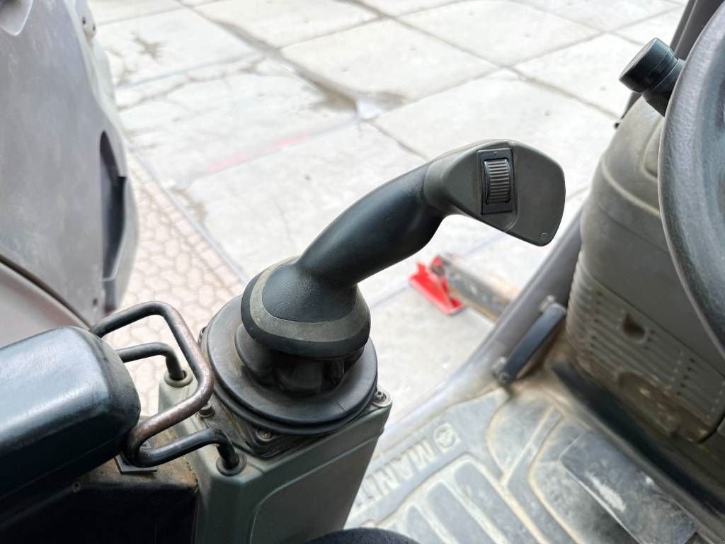 Teleskoplader Türe ait Manitou MRT2150+ Privilege - Remote Control / 4x4x4 / AC, Gebrauchtmaschine içinde Veldhoven (resim 10)