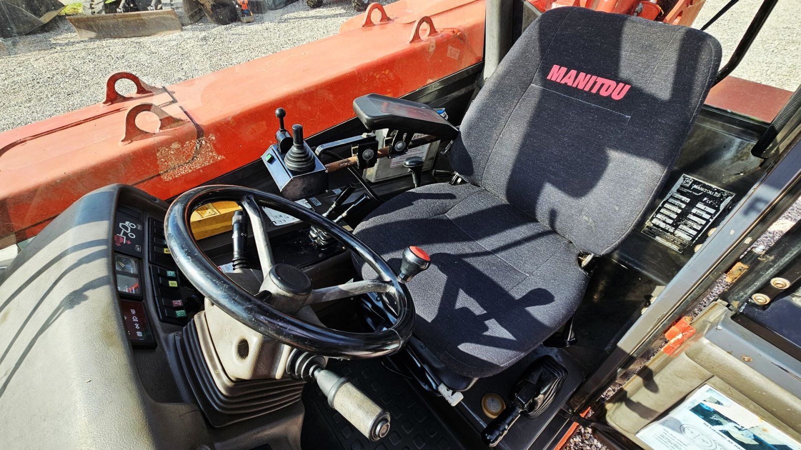 Teleskoplader tip Manitou MT 1232 ST / med 4 stk tilbehør / 8600 timer, Gebrauchtmaschine in Arden (Poză 15)