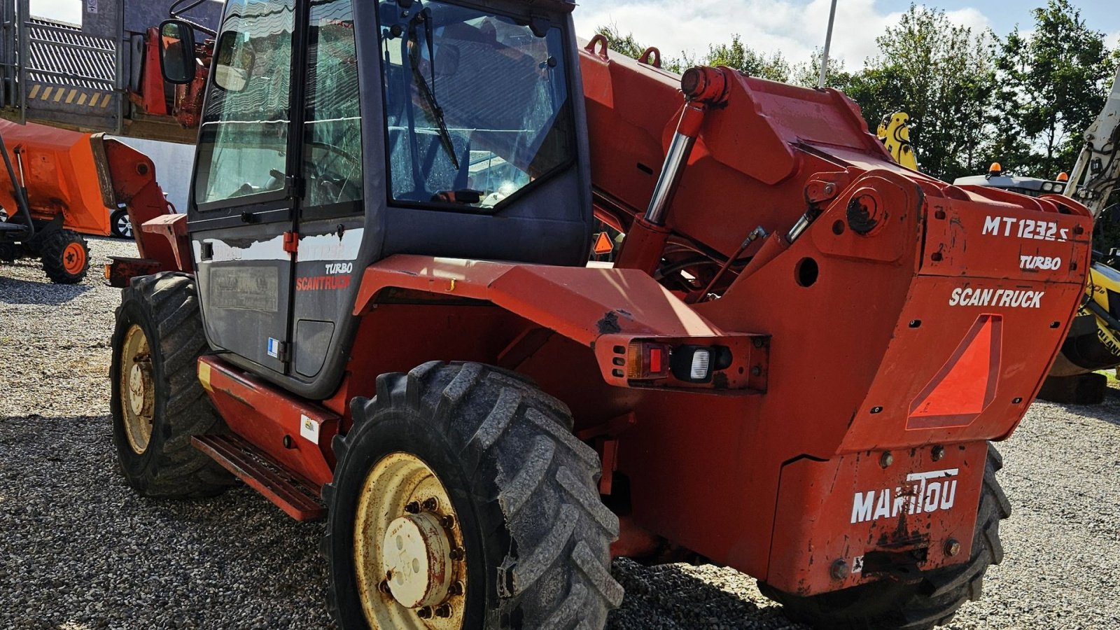 Teleskoplader tip Manitou MT 1232 ST / med 4 stk tilbehør / 8600 timer, Gebrauchtmaschine in Arden (Poză 4)
